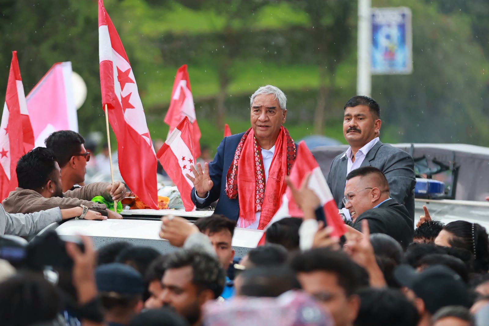 करिब पाँच महिनापछि पूर्वप्रधानमन्त्री शेरबहादुर देउवा नेपाल फर्किए
