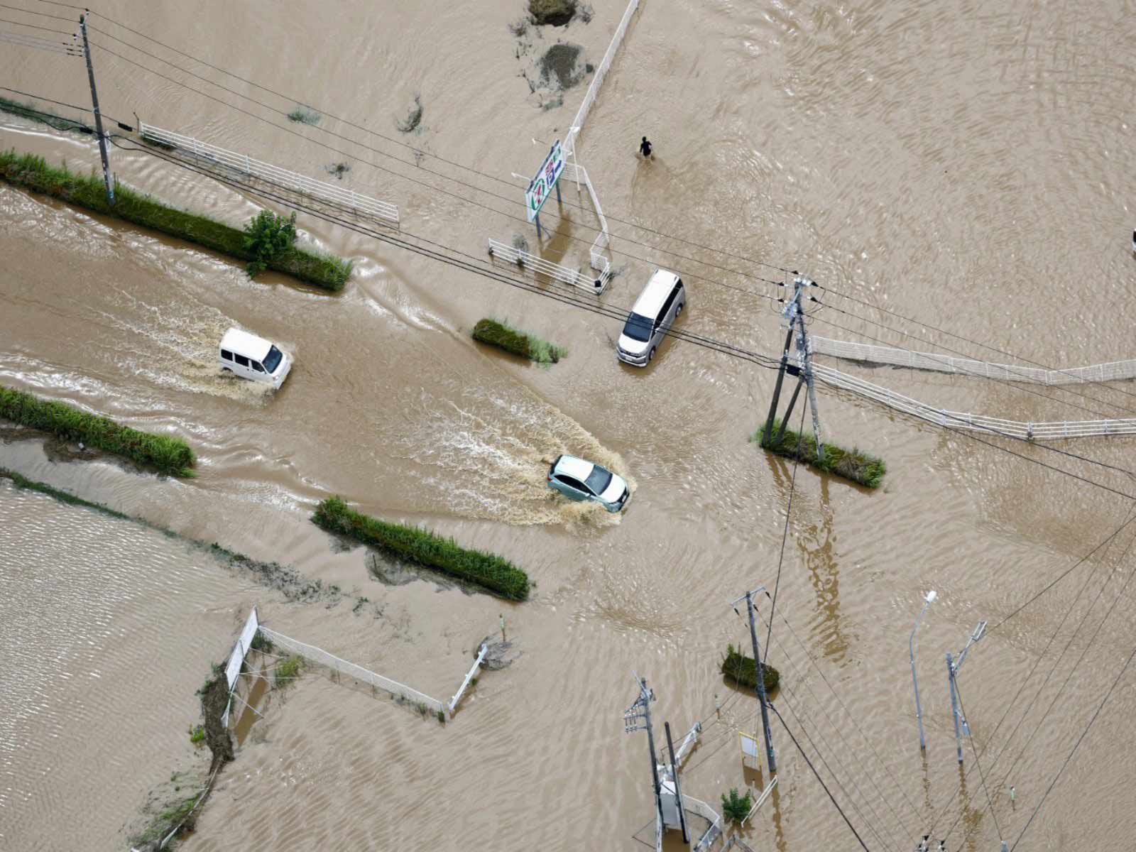 4 dead, thousands evacuate as torrential rain batters eastern Japan