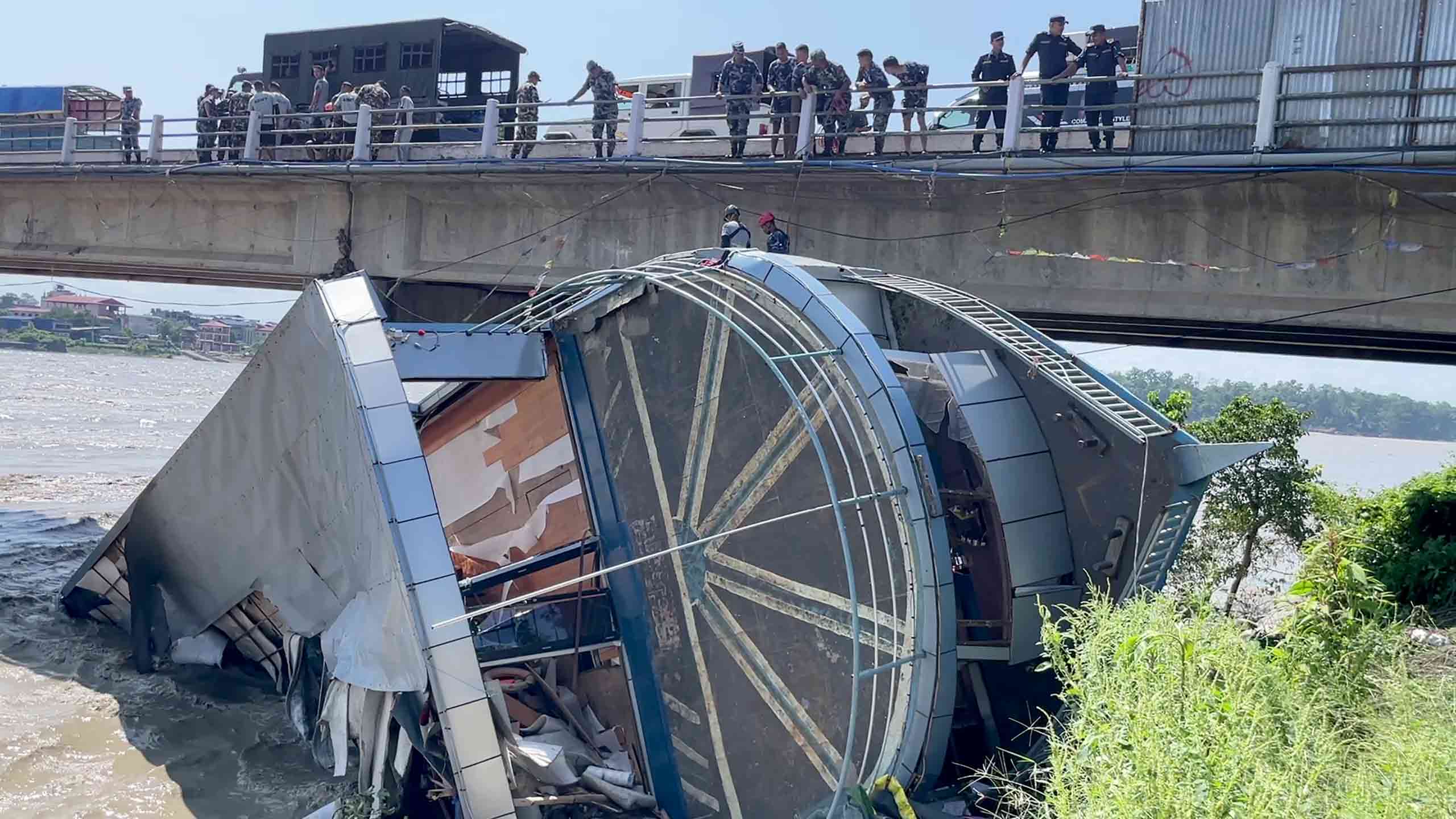 Preparations begin to remove Rhino Cruise stuck near Narayani Bridge