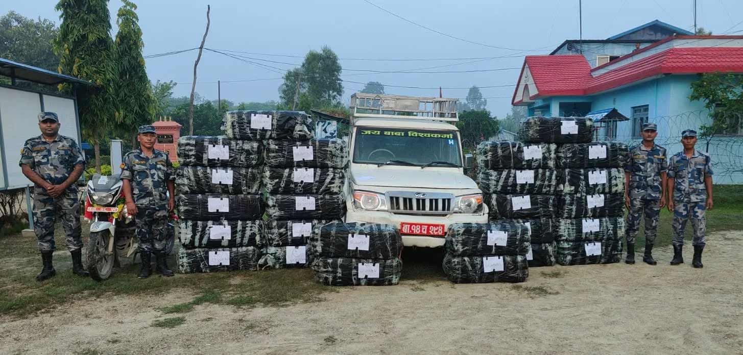 सिराहामा १ हजार १०२ किलोभन्दा बढी गाँजा सहितको गाडी नियन्त्रणमा