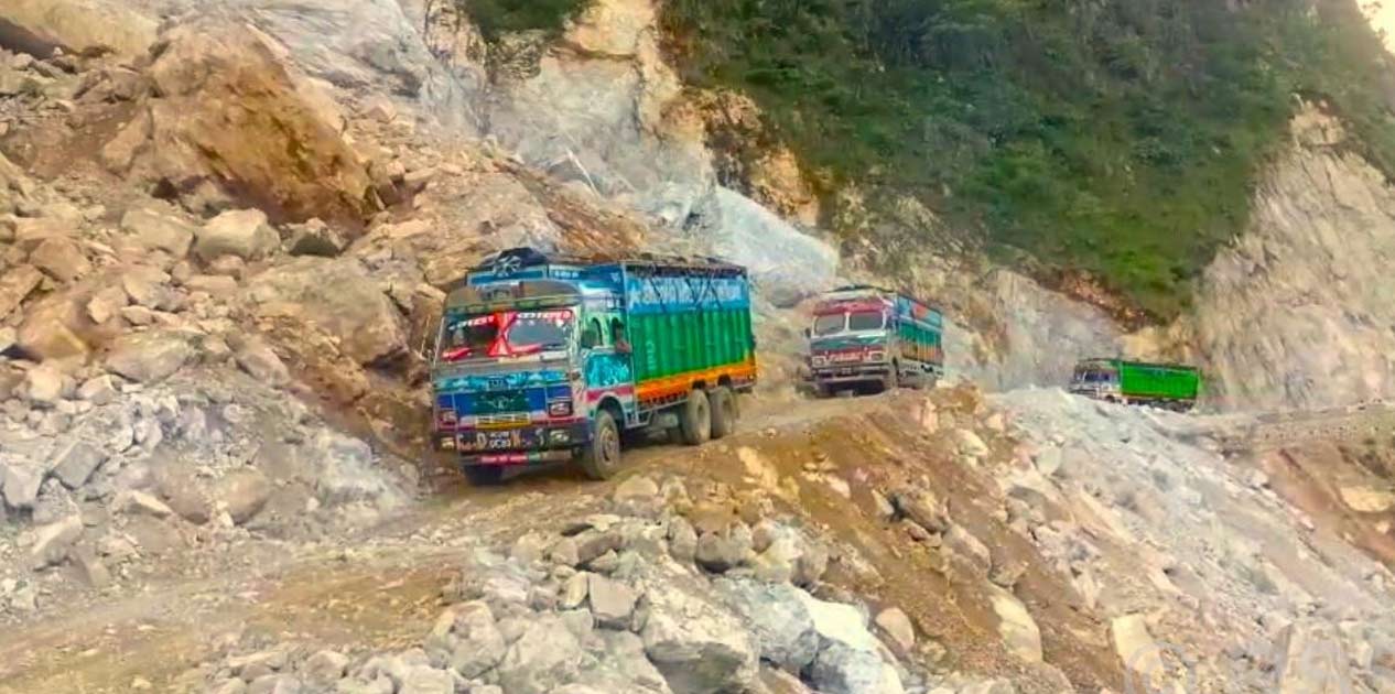 पहिरोको अवरोध हटेपछि कालीगण्डकी करिडोर सञ्चालनमा