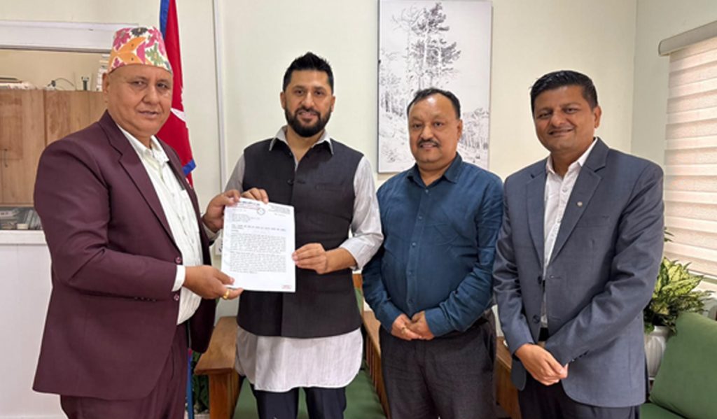 Chitwan business delegation urges Rabi Lamichhane to act on Narayani River erosion