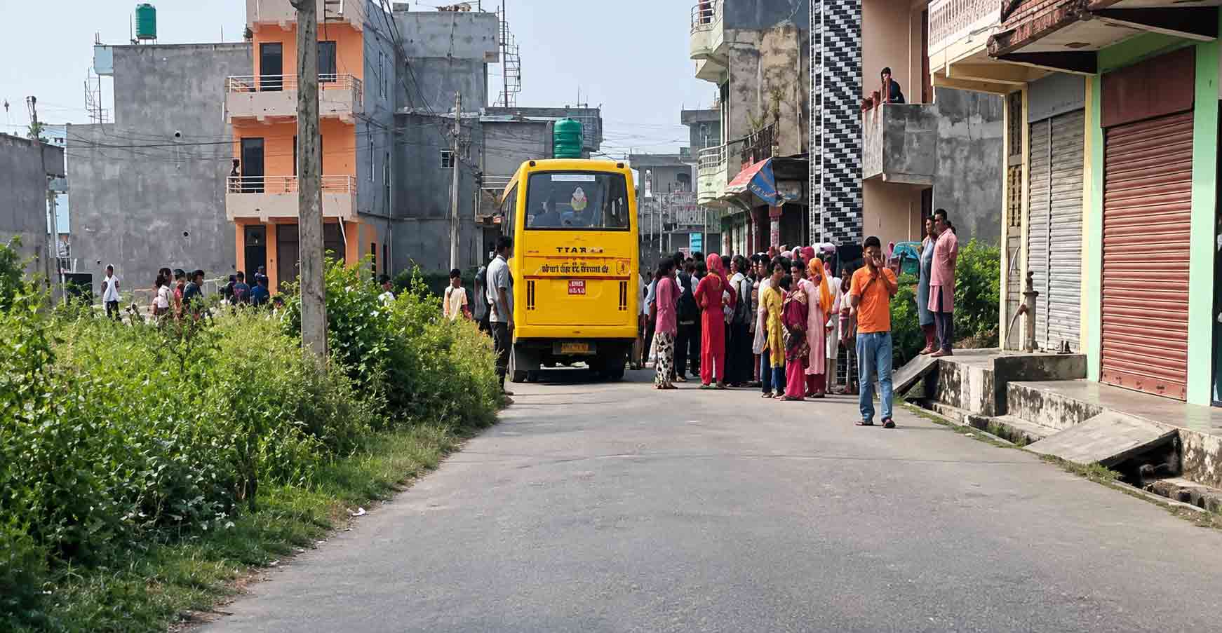 तुलसीपुरमा स्कुल बसको ठक्करबाट दुई वर्षीय बालकको मृत्यु