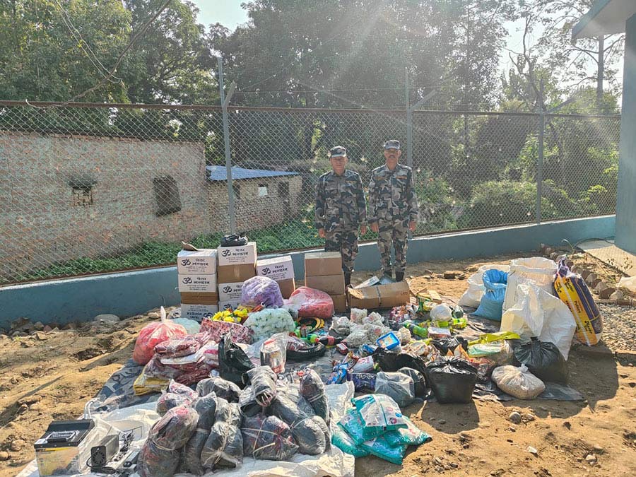 कञ्चनपुरमा भन्सार छली ल्याइएका २ लाख ७३ हजार रुपैयाँका सामान बरामद